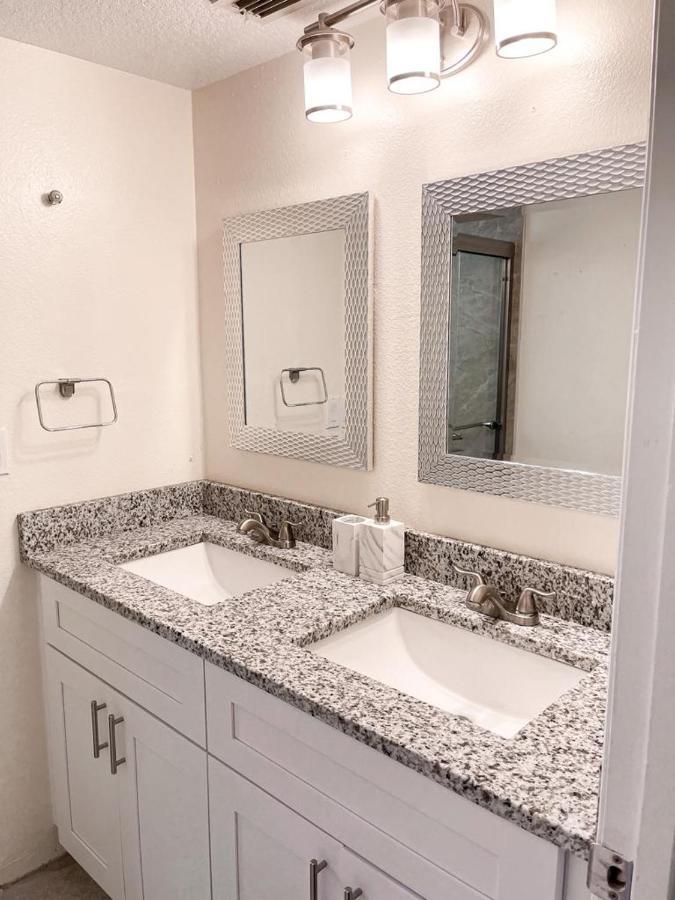 Luxury 3br Near World Apartment