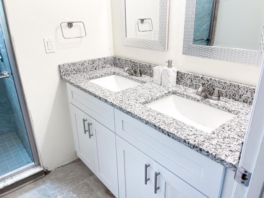 Luxury 3br Near World *