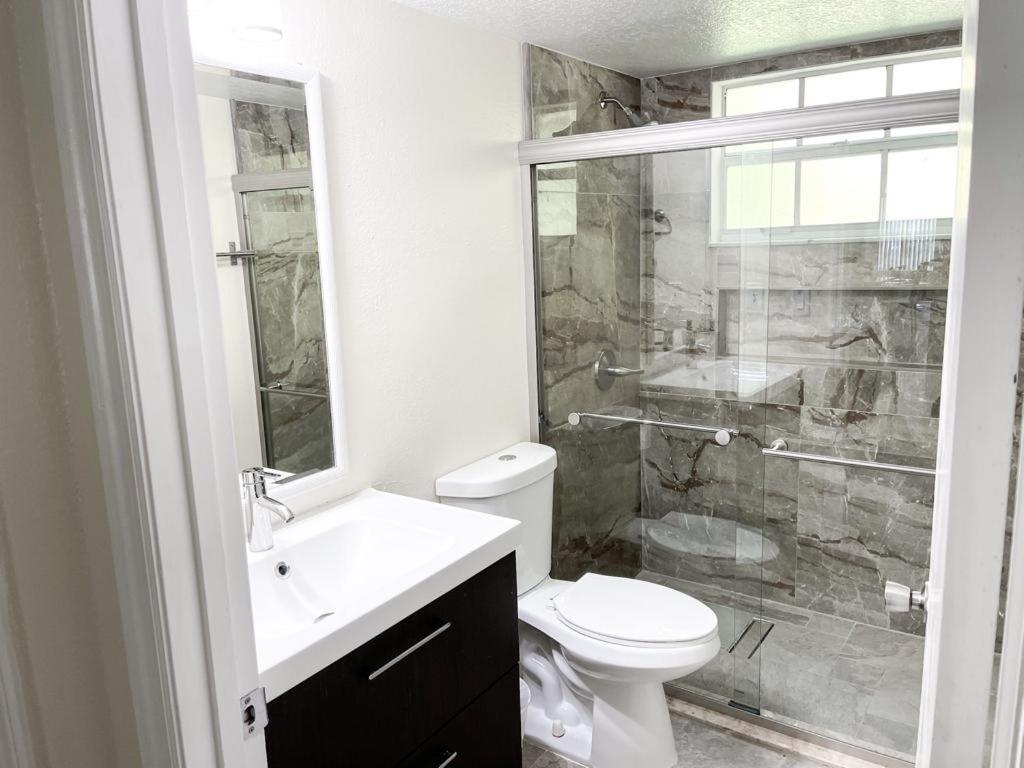 Luxury 3br Near World Apartment *